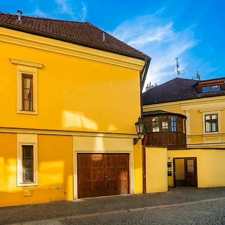 U Vlasskeho Dvora Apartment *